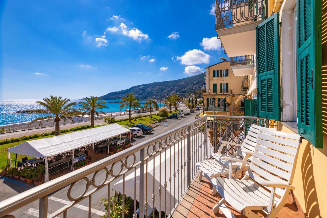 Appartamento Fronte Mare A Ospedaletti By Wonderful Italy Kültér fotó